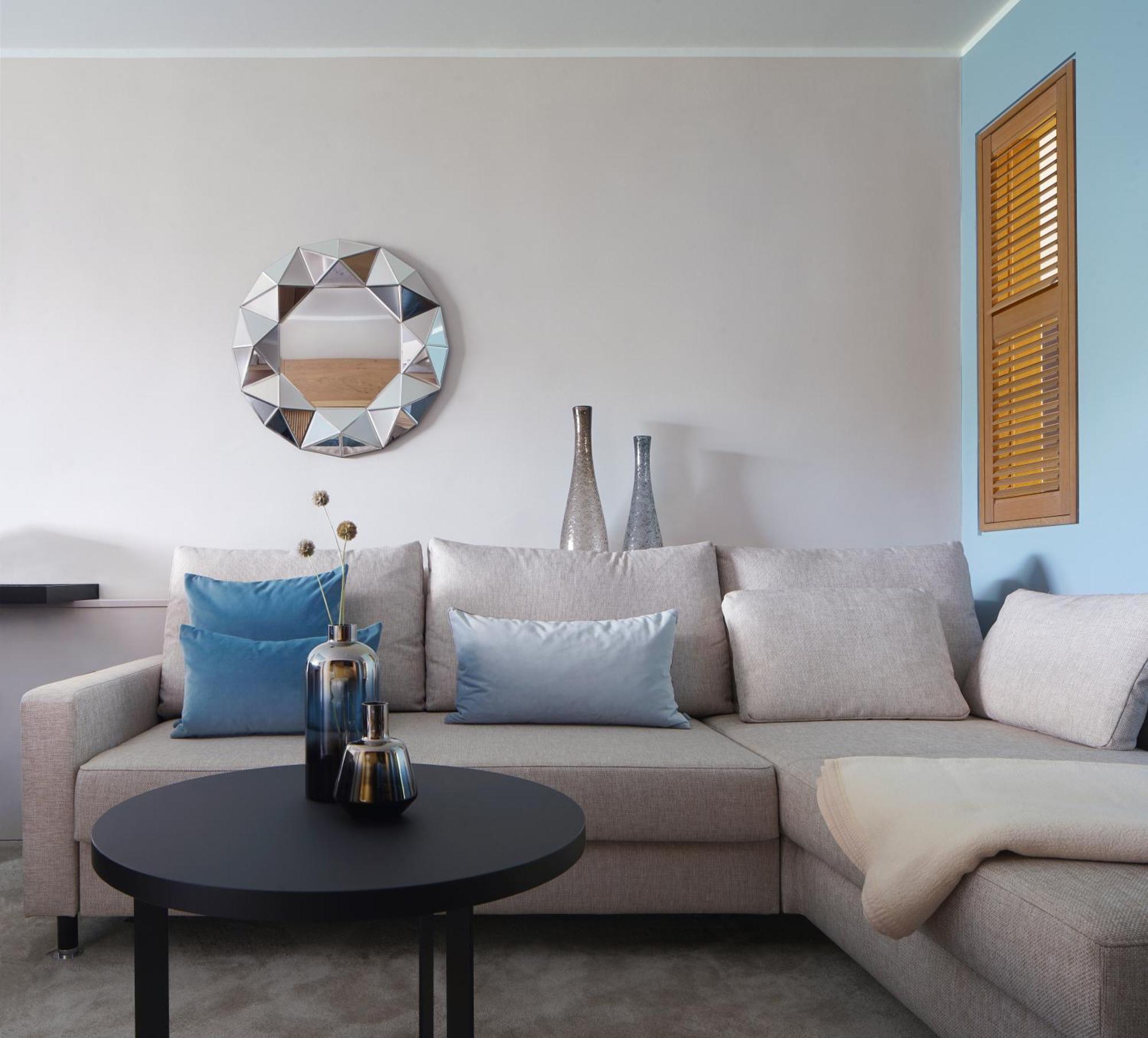 Das Tegernsee Luaran gambar A modern sectional sofa