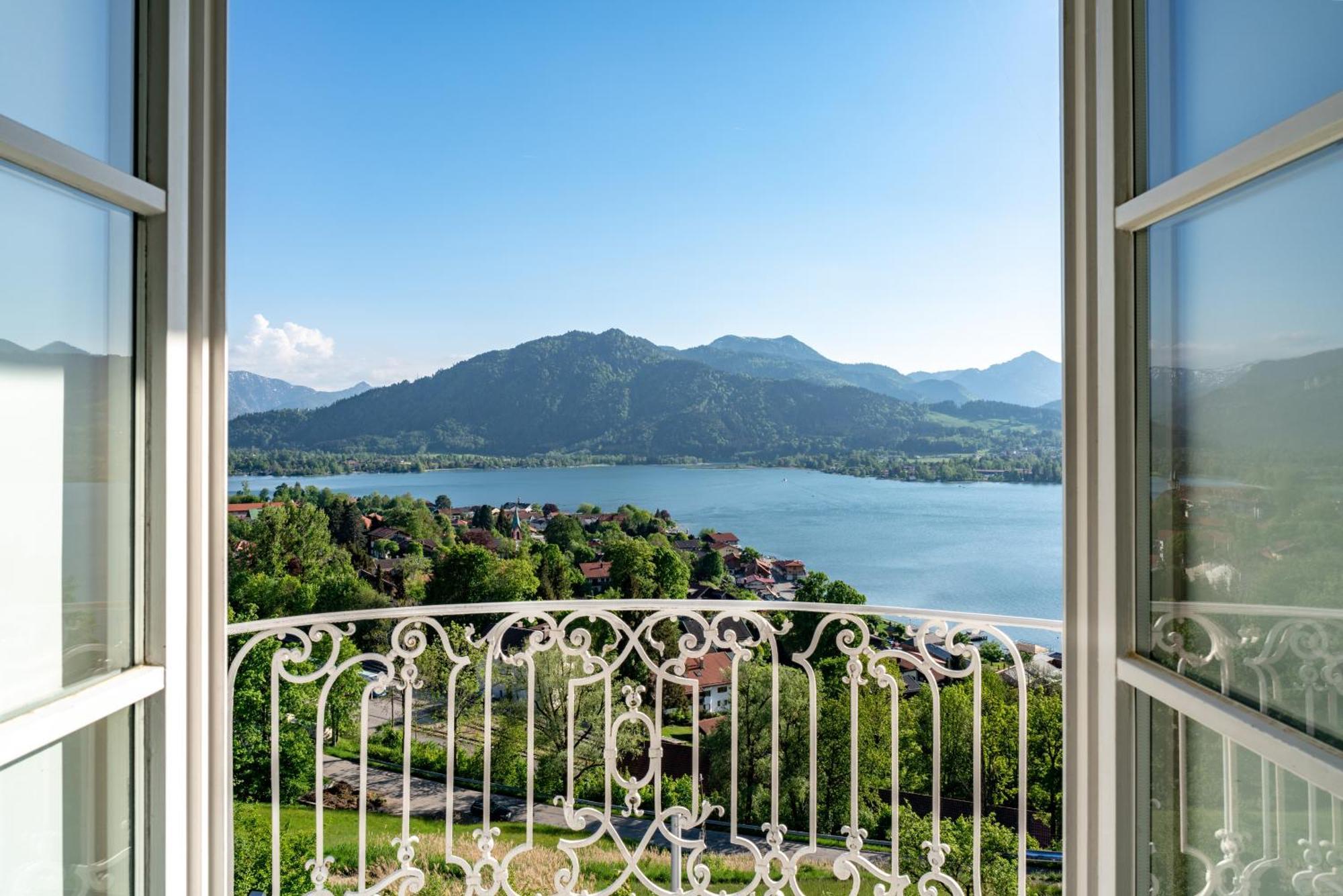Das Tegernsee Luaran gambar View of the lake from the hotel
